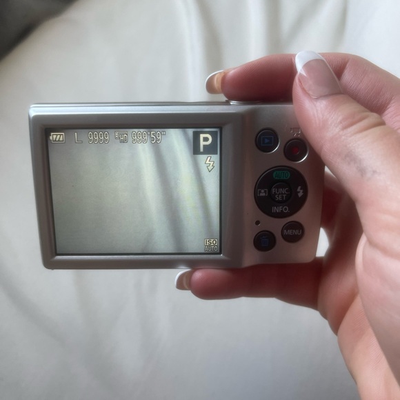 Digital camera - Picture 4 of 8